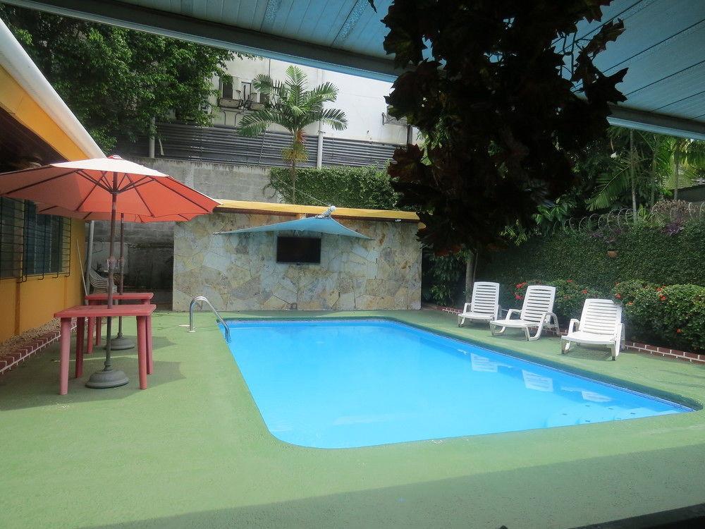 Cocos Albergue *