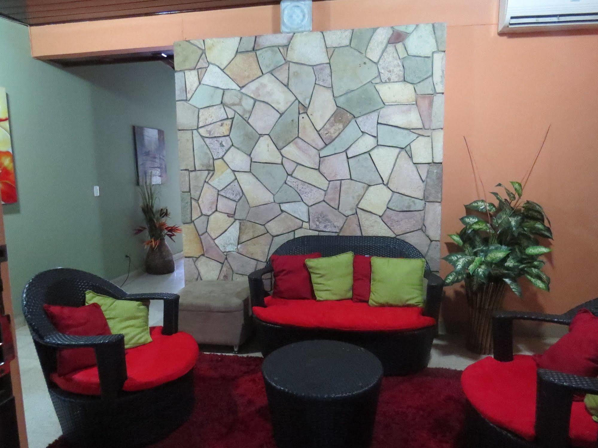 Cocos Albergue *